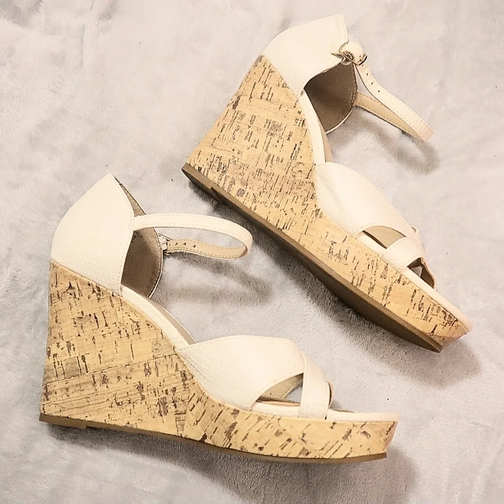 CREAM CORK WEDGES 9 Jaclyn Smith Sandals Heels Classic Wedding Bridal Massey